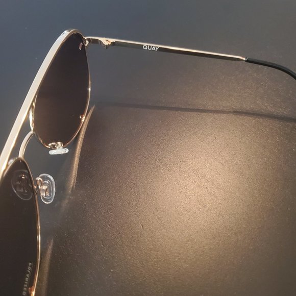 Quay NWOT High Key Two Tone Polarized Black Smoke Lens Sunglasses - Picture 5 of 6